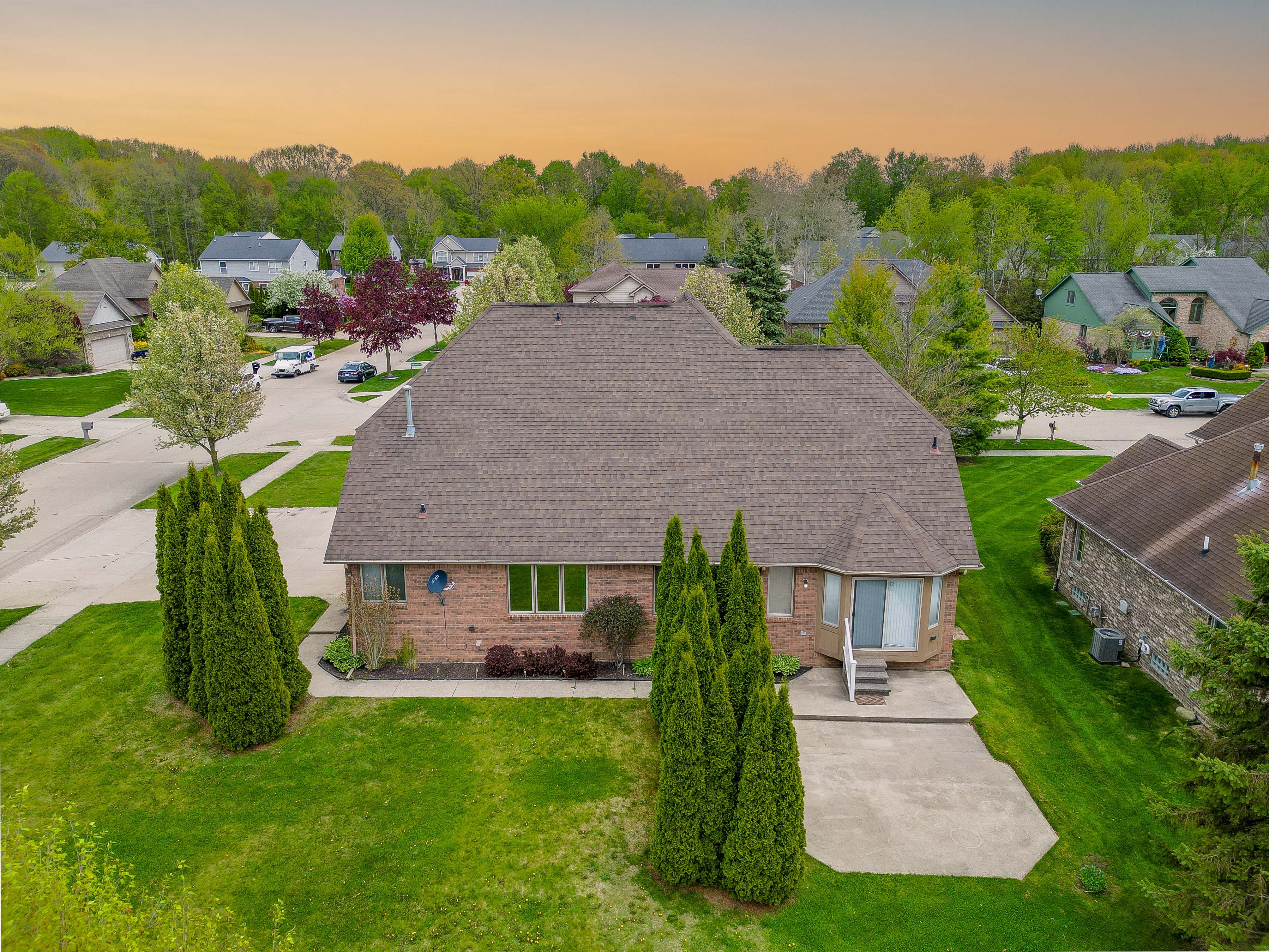 Chesterfield Township Macomb, Michigan 48047, United States, 4 Bedrooms Bedrooms, ,3 BathroomsBathrooms,Residential,Pending,129015