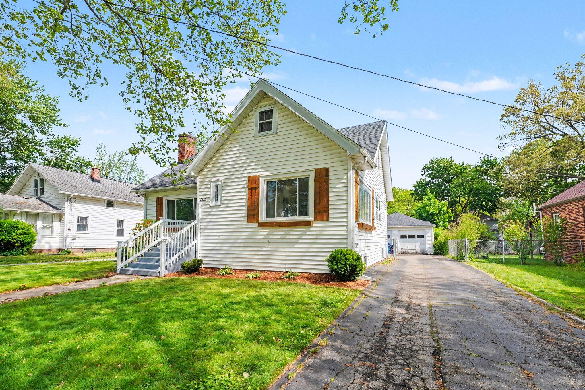 1215 Cambridge Drive