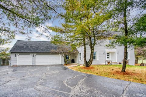 Photo of 12921 Ann Lynn Drive, Green Oak Township, MI 48178 (MLS # 20261021591)