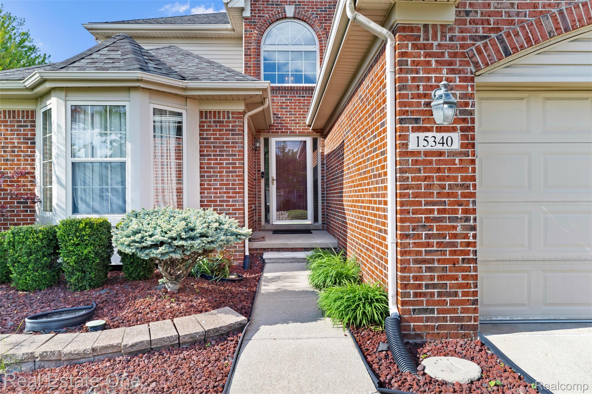 15340 Oakleigh