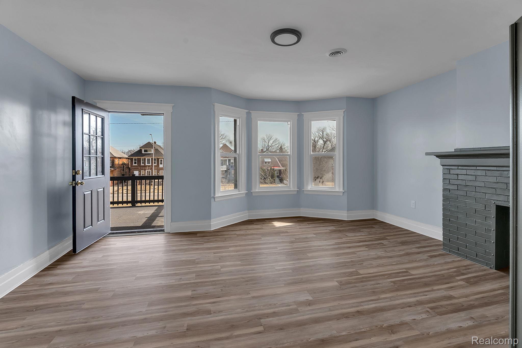 951 E Grand Boulevard