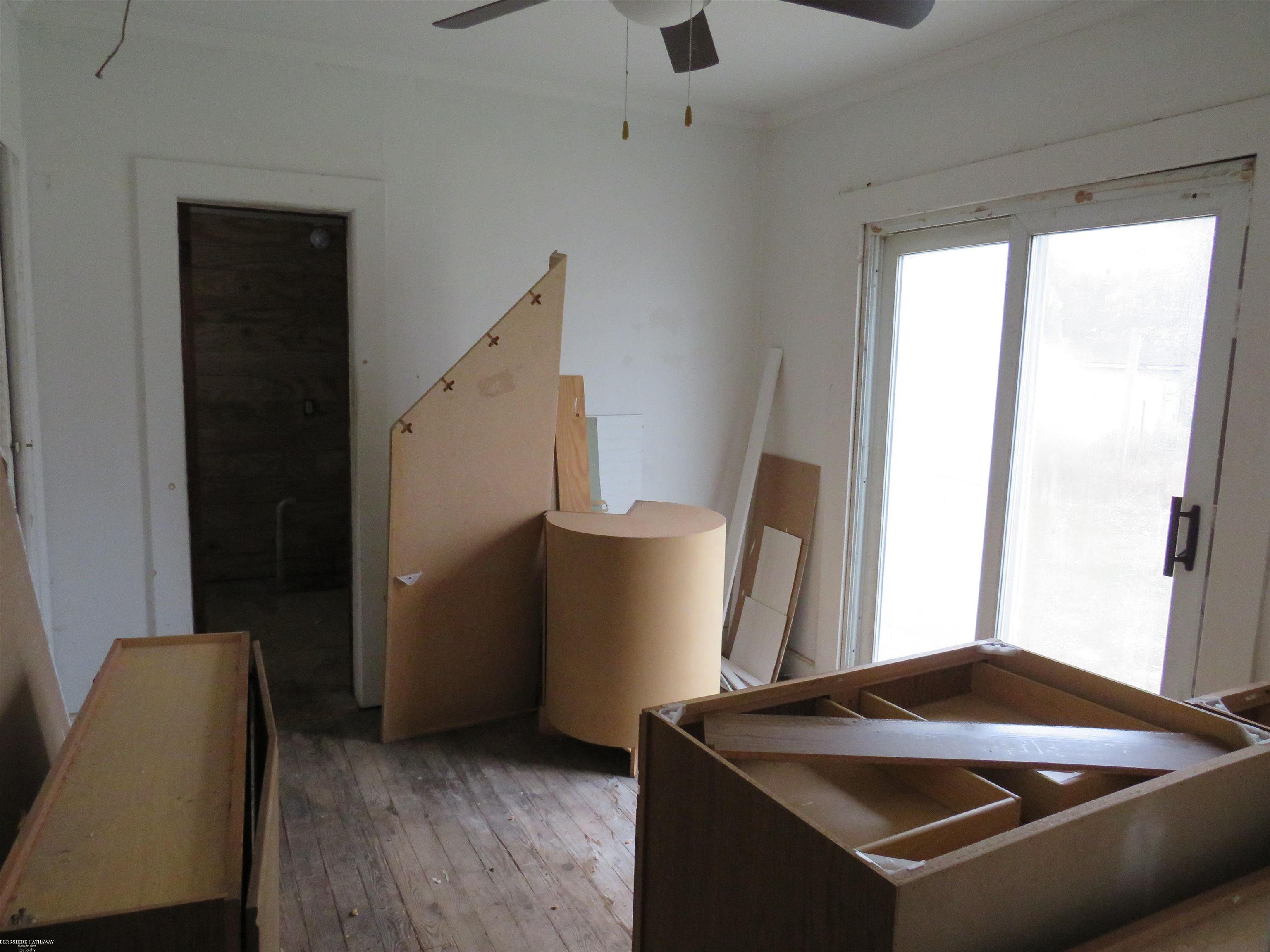 Macomb Township, Michigan 48042, United States, 2 Bedrooms Bedrooms, ,1 BathroomBathrooms,Residential,Active,223002