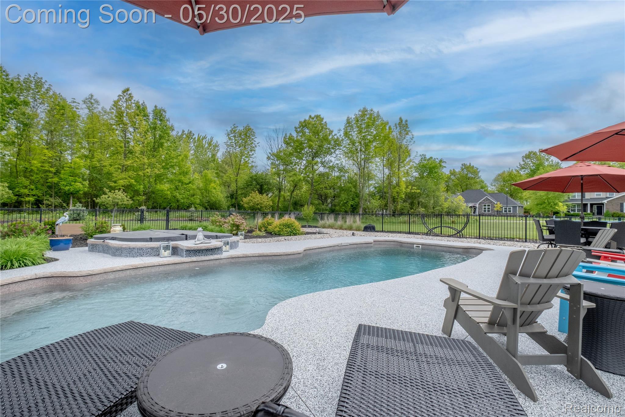 Fenton City, Michigan 48430, United States, 5 Bedrooms Bedrooms, ,4 BathroomsBathrooms,Residential,Pending,139251