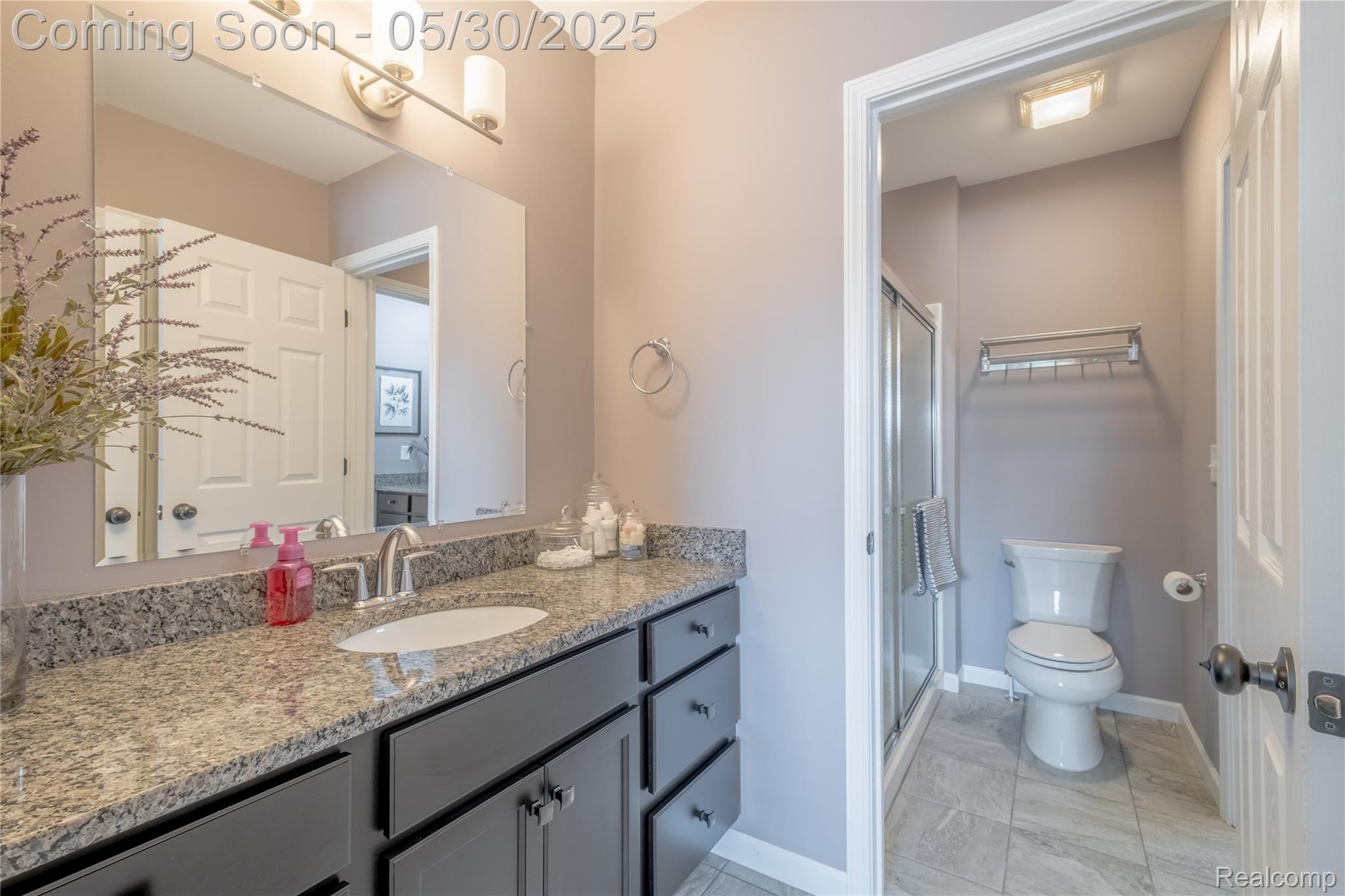 Fenton City, Michigan 48430, United States, 5 Bedrooms Bedrooms, ,4 BathroomsBathrooms,Residential,Pending,139251