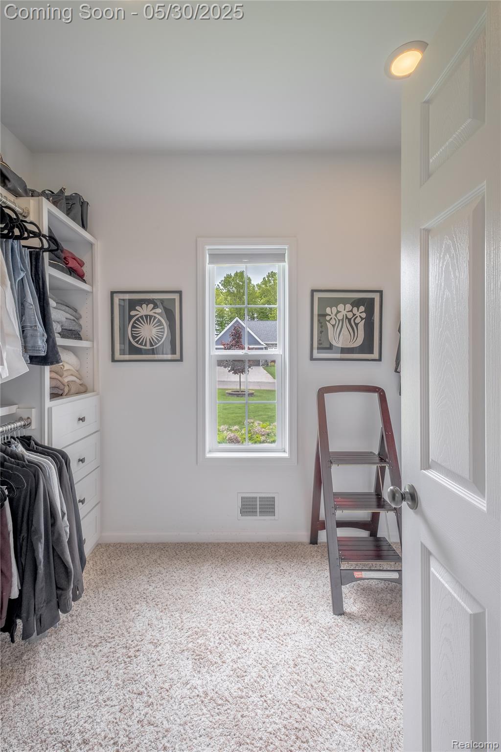 Fenton City, Michigan 48430, United States, 5 Bedrooms Bedrooms, ,4 BathroomsBathrooms,Residential,Pending,139251