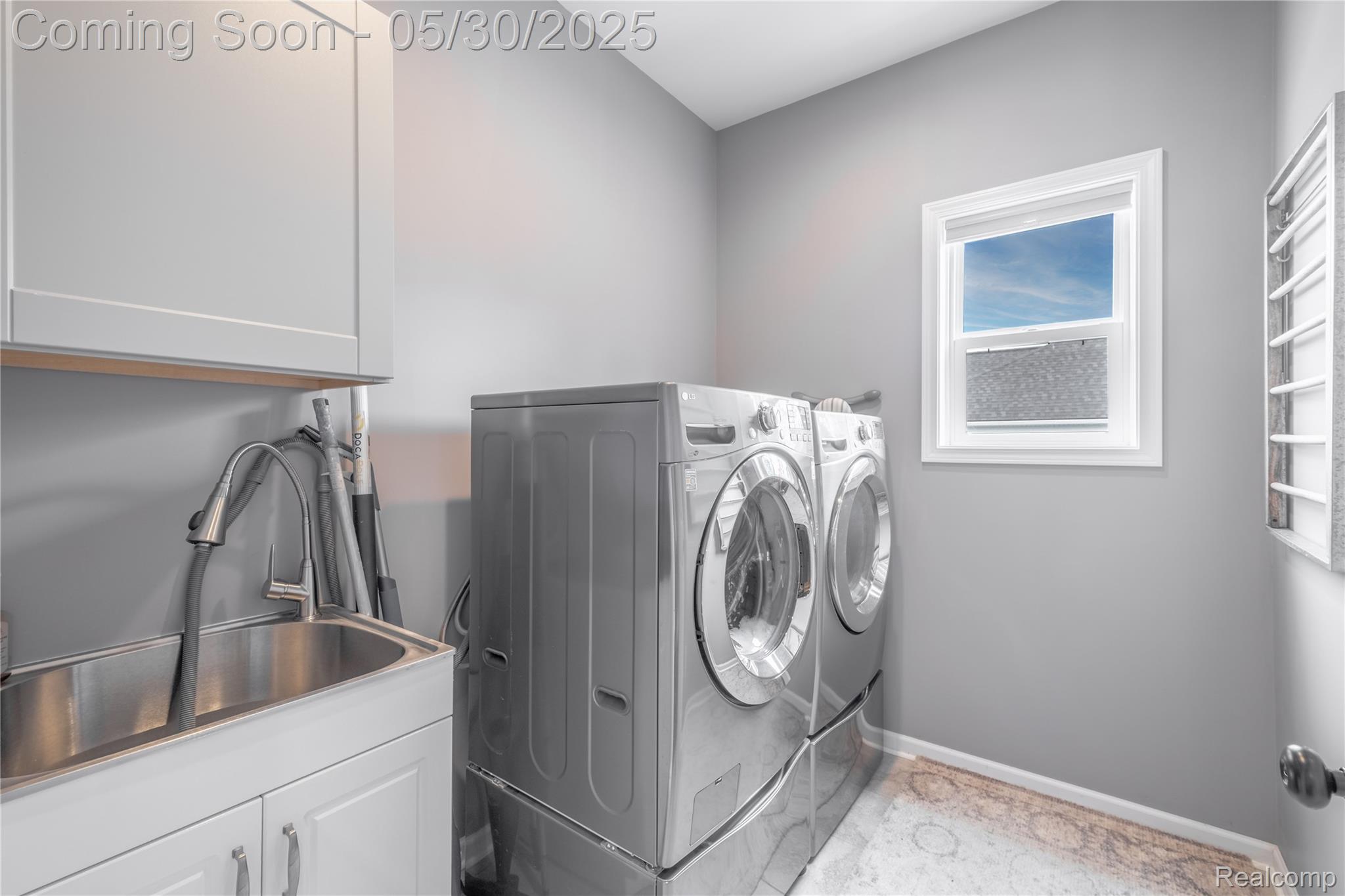 Fenton City, Michigan 48430, United States, 5 Bedrooms Bedrooms, ,4 BathroomsBathrooms,Residential,Pending,139251