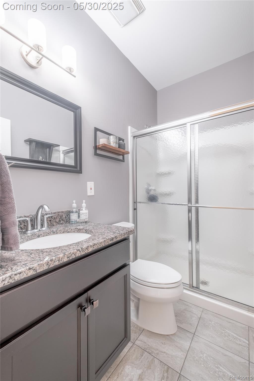 Fenton City, Michigan 48430, United States, 5 Bedrooms Bedrooms, ,4 BathroomsBathrooms,Residential,Pending,139251