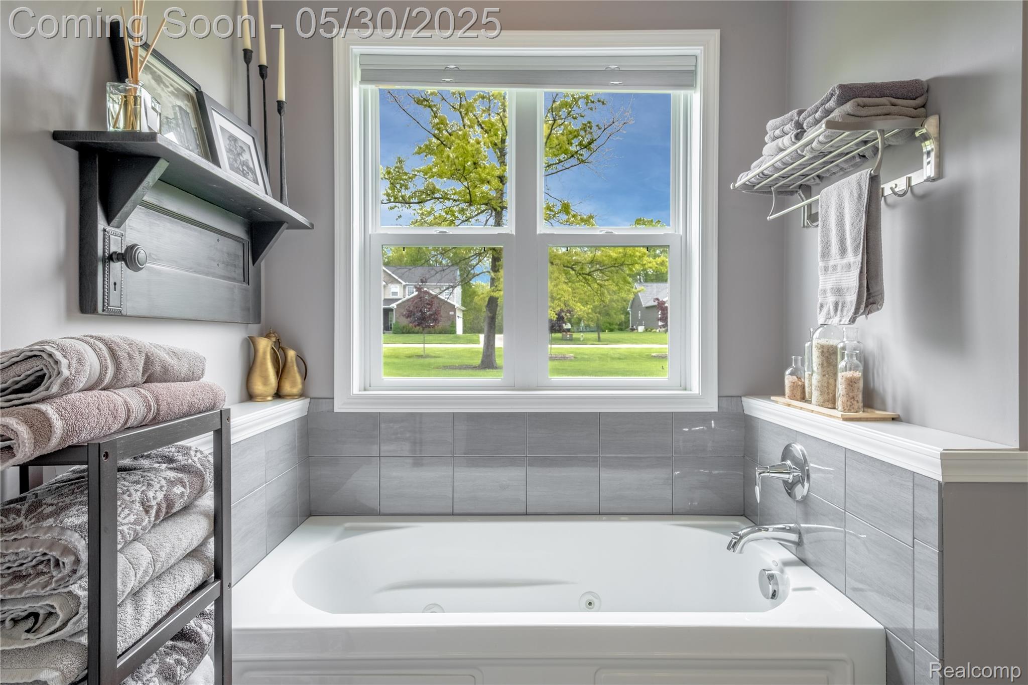 Fenton City, Michigan 48430, United States, 5 Bedrooms Bedrooms, ,4 BathroomsBathrooms,Residential,Pending,139251