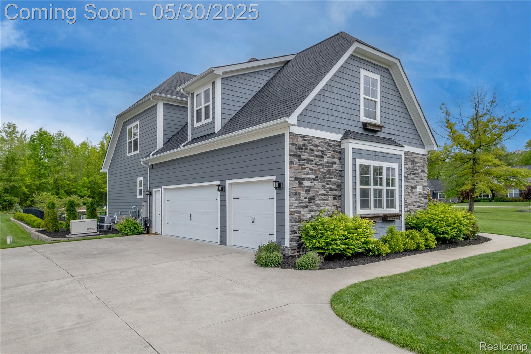 Fenton City, Michigan 48430, United States, 5 Bedrooms Bedrooms, ,4 BathroomsBathrooms,Residential,Pending,139251