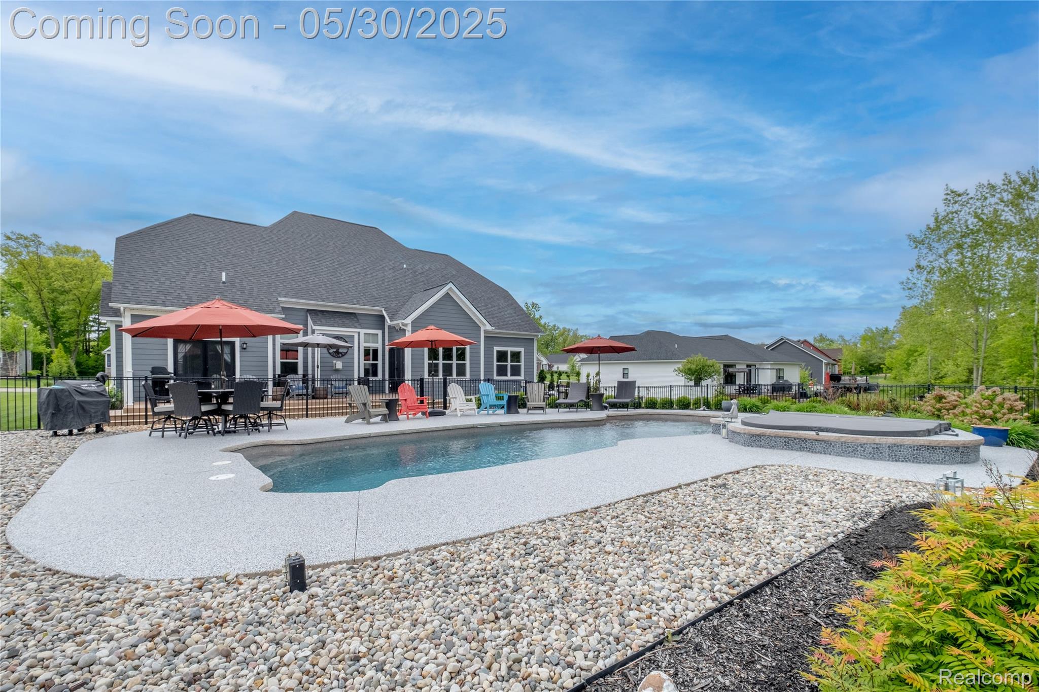 Fenton City, Michigan 48430, United States, 5 Bedrooms Bedrooms, ,4 BathroomsBathrooms,Residential,Pending,139251