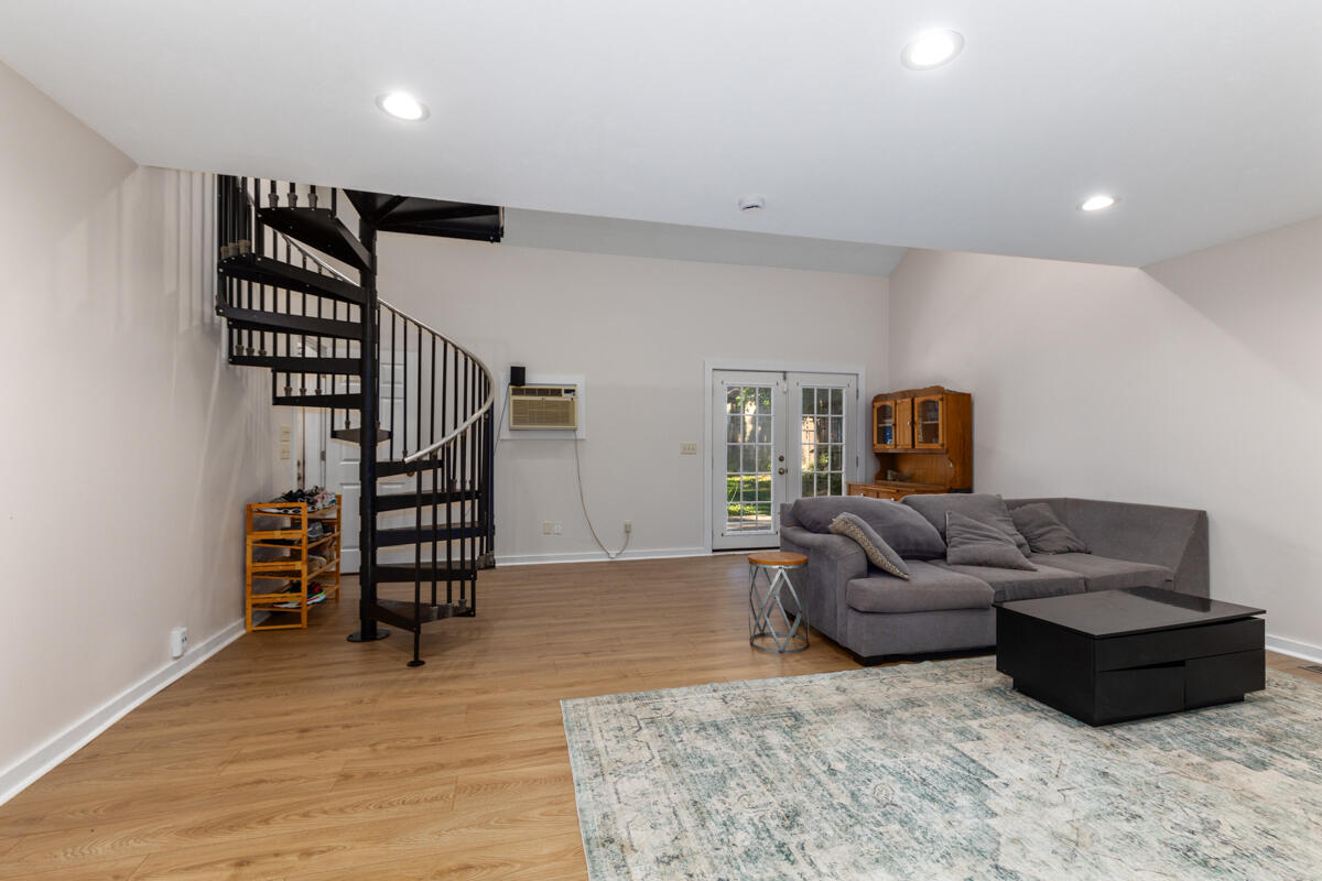 415 W Cass Street