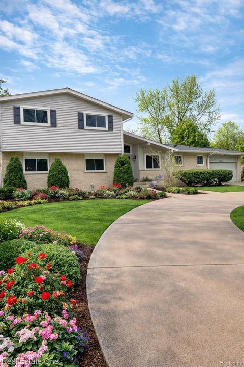 19339 Starlane Street Southfield City MI 48075