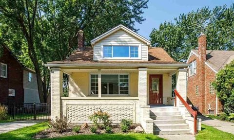 907 UNIVERSITY PL Grosse Pointe City Wayne MI 48230
