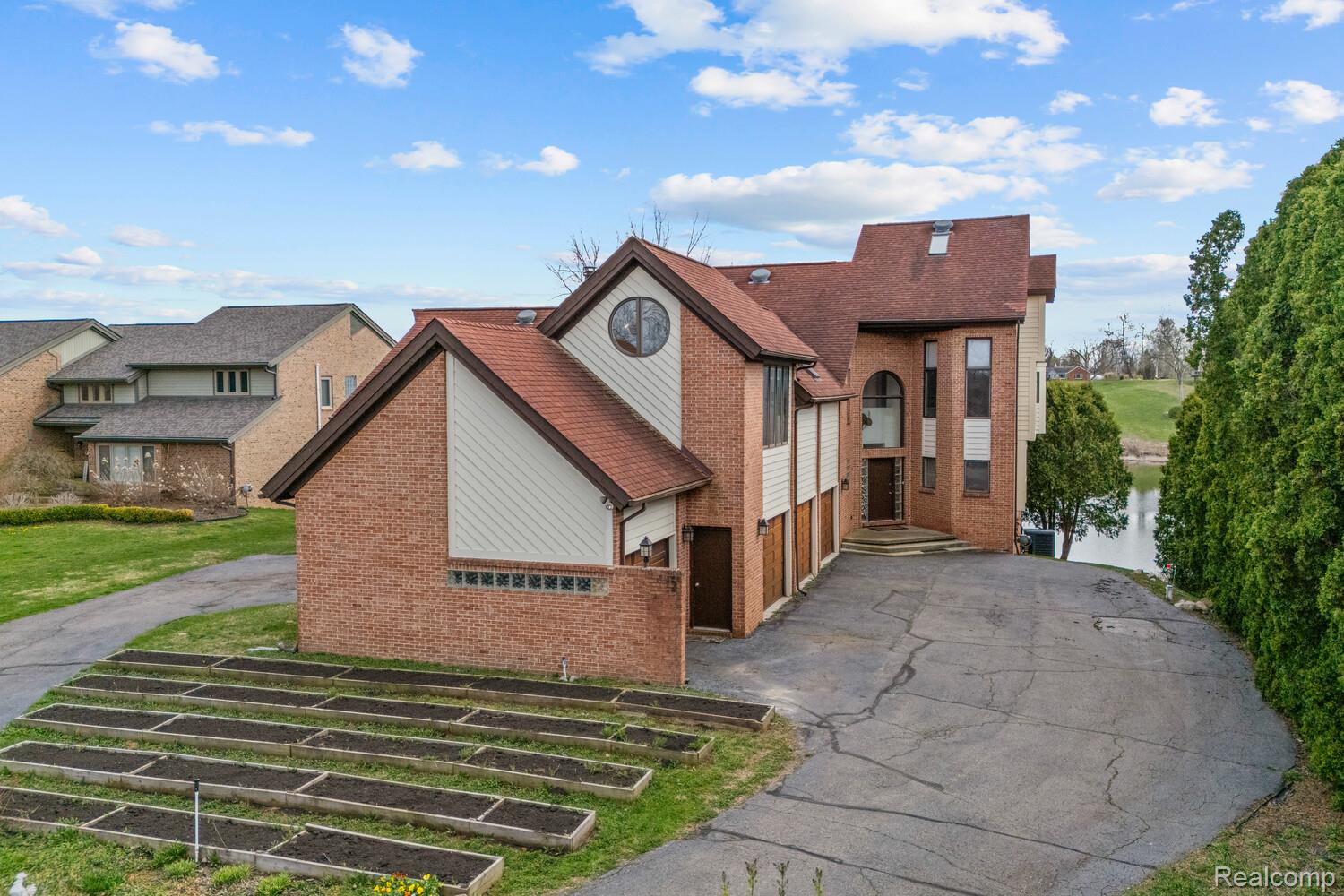 10785 Oxbow Lakeshore Drive