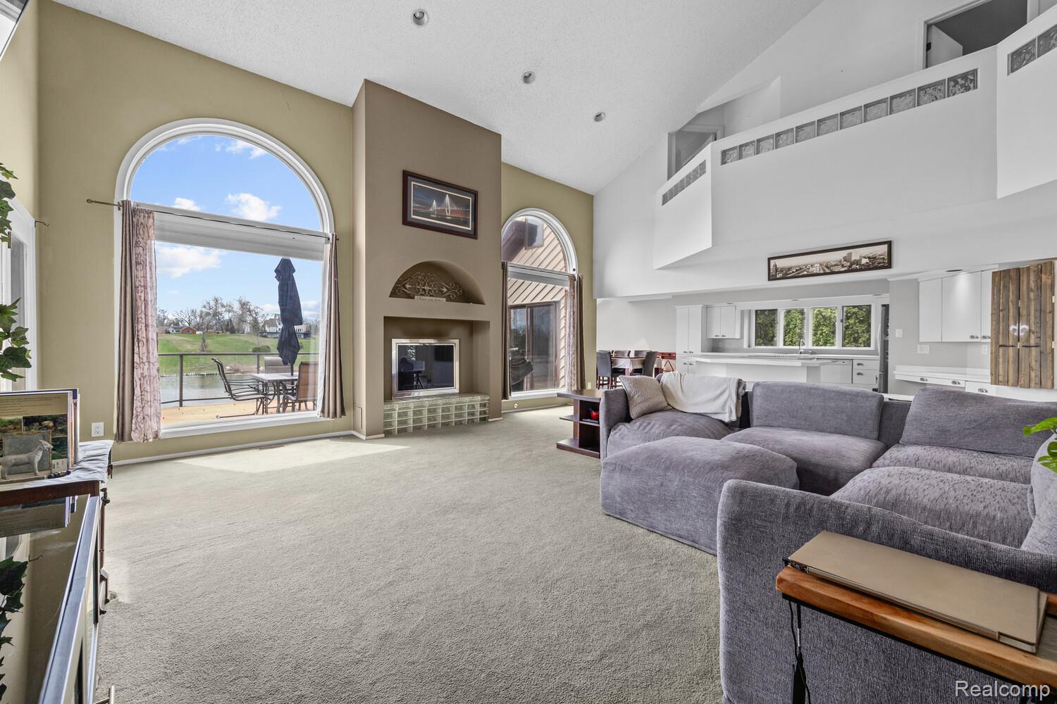 10785 Oxbow Lakeshore Drive