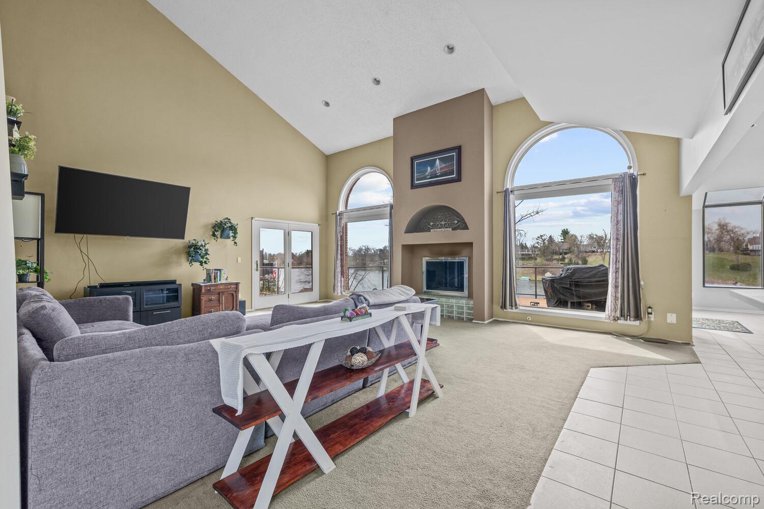 10785 Oxbow Lakeshore Drive