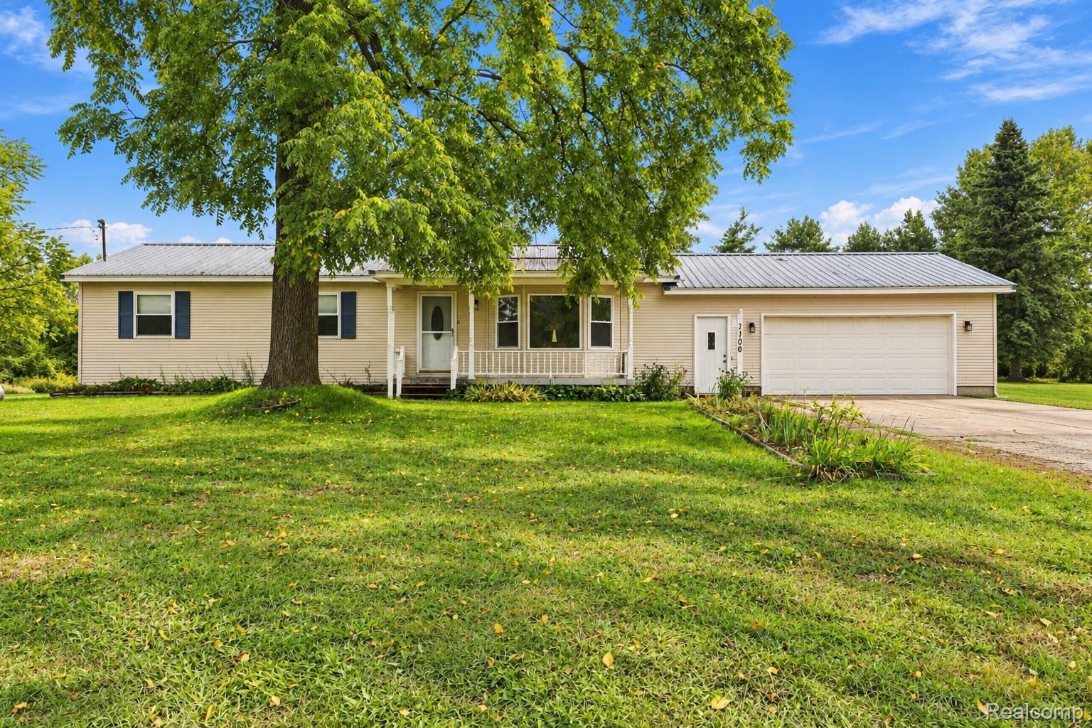7106 Lake Road