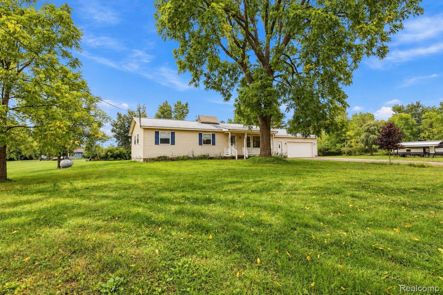7106 Lake Road