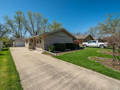 Photo of 1335 Spencer Place, Adrian City, MI 49221 (MLS # 20261026130)