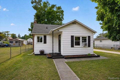 Photo of 914 State Street, Owosso City, MI 48867 (MLS # 20261060062)