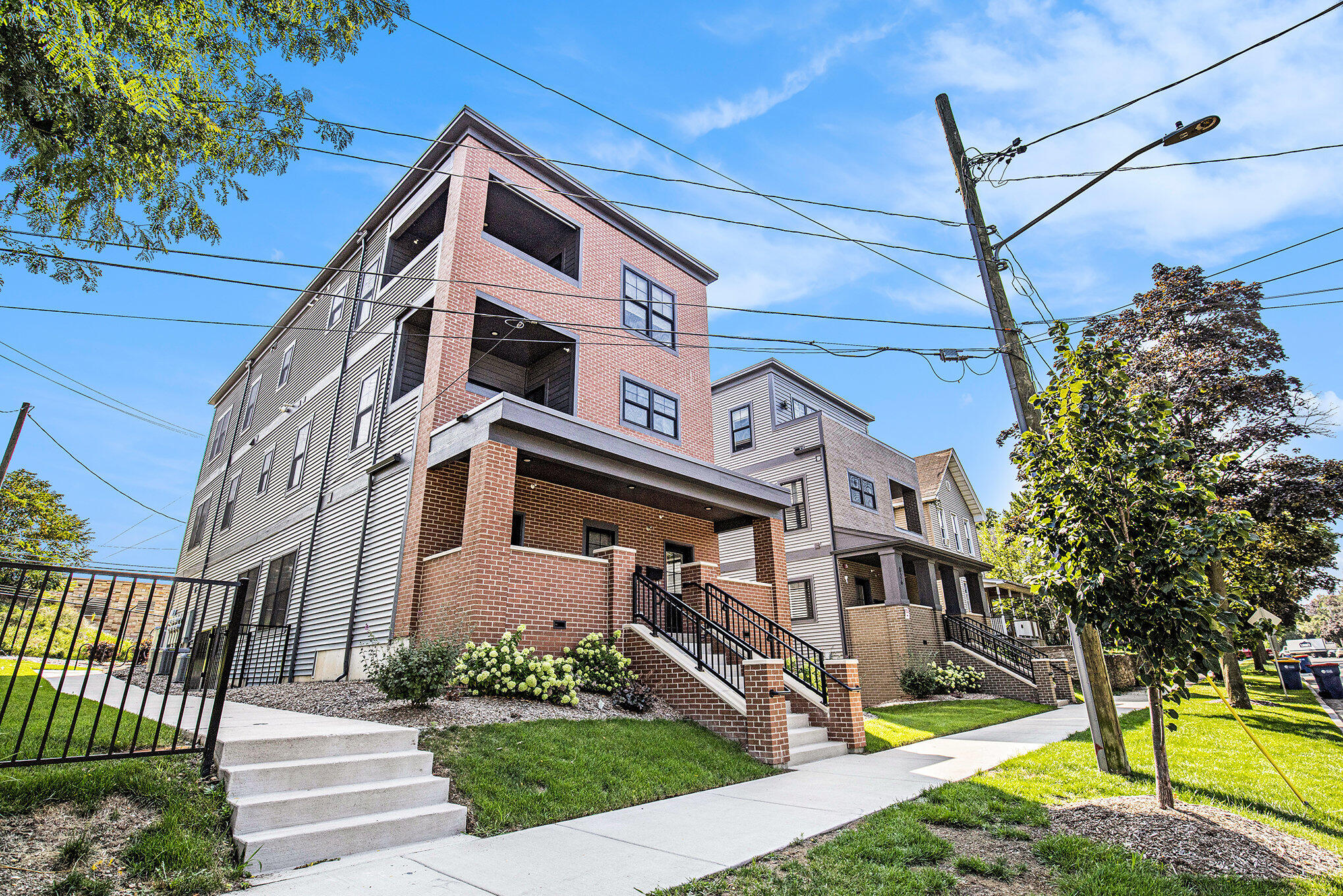 826 Fairview Avenue NE 4