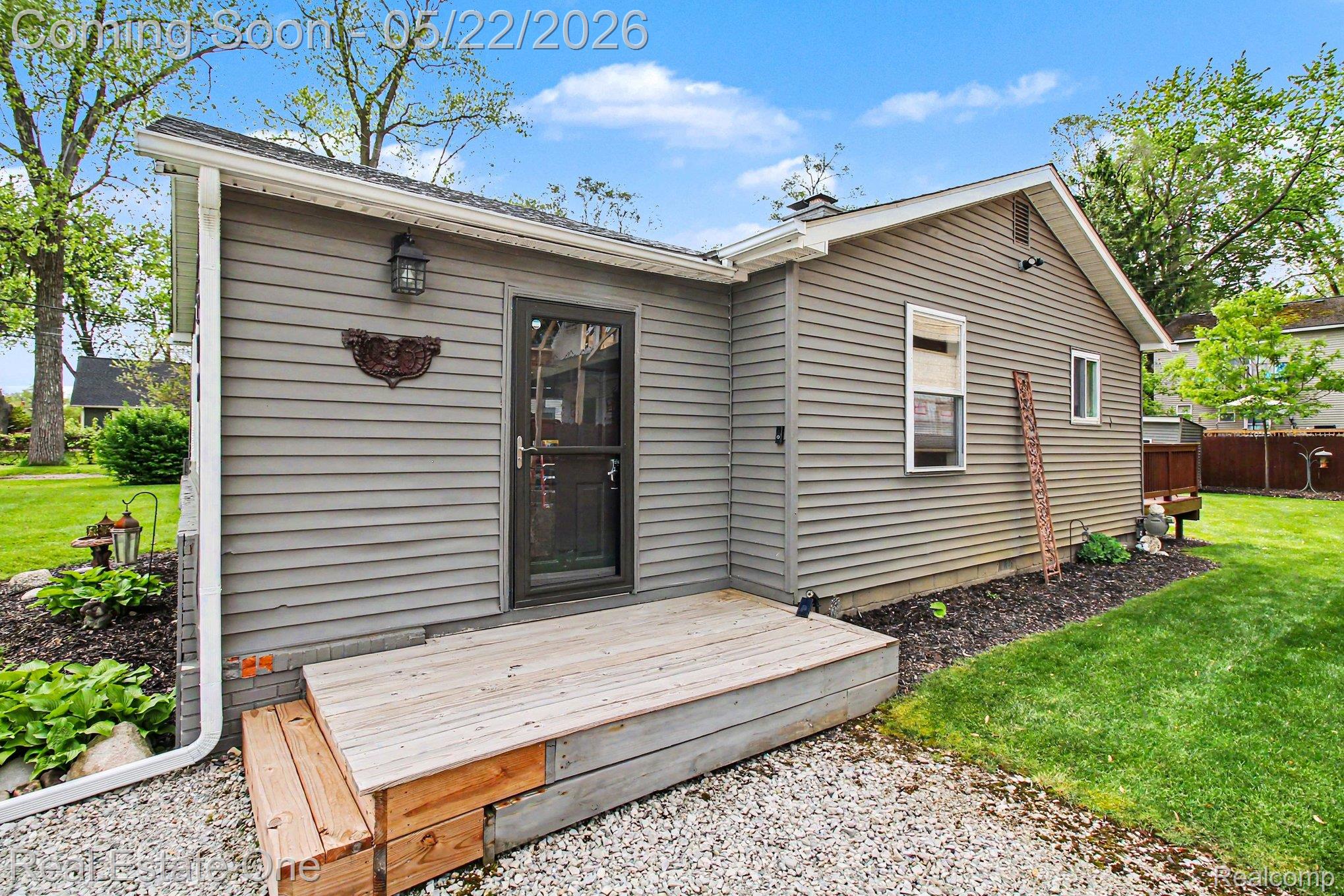 2200 Davista Drive