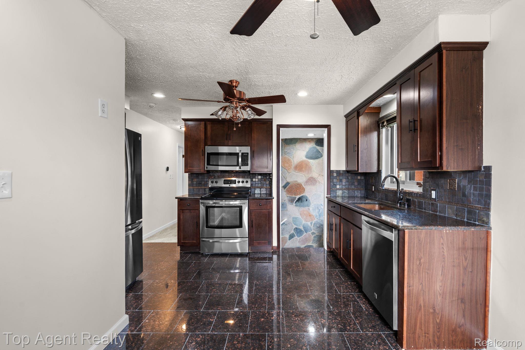 18027 Curtain Avenue