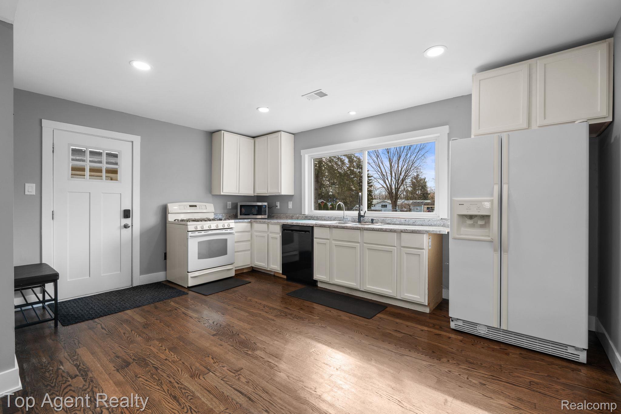 8608 Grace st Street