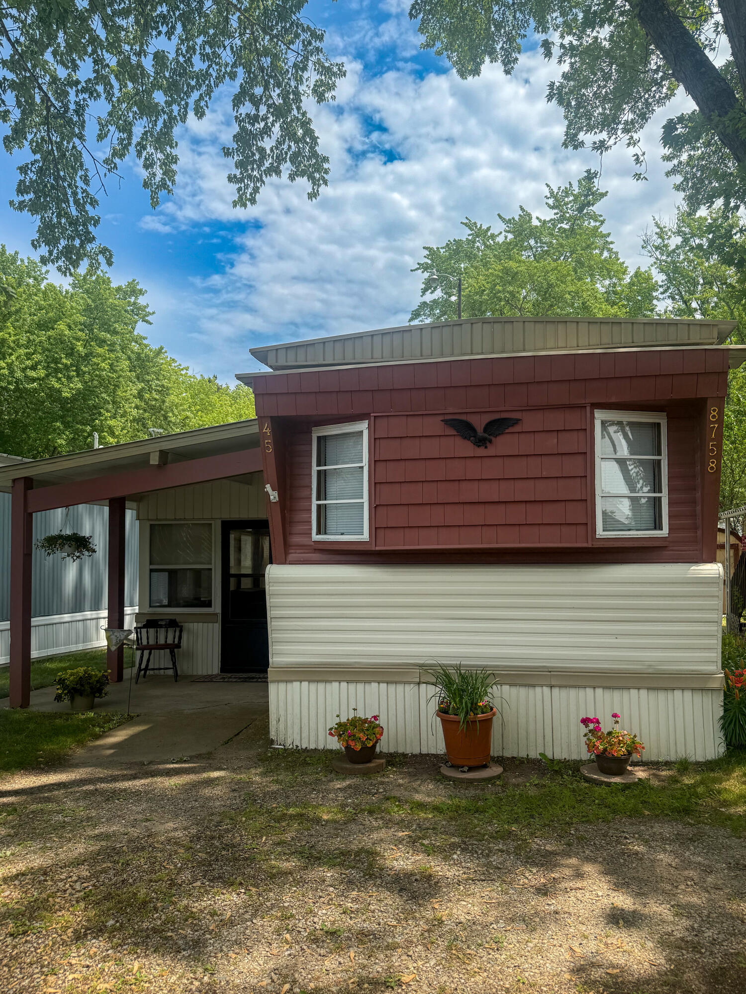 8758 S Old Oak Lane