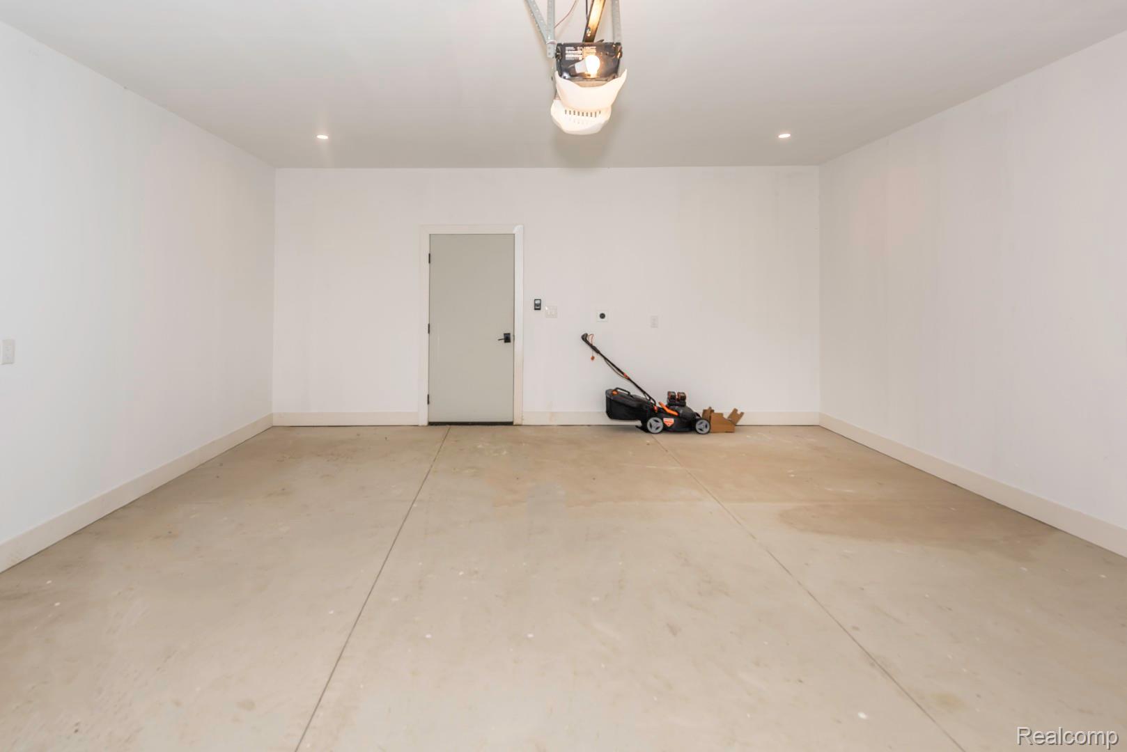 DetroitCity_Wayne, Michigan 48206, United States, 2 Bedrooms Bedrooms, ,3 BathroomsBathrooms,Residential,Pending,103785