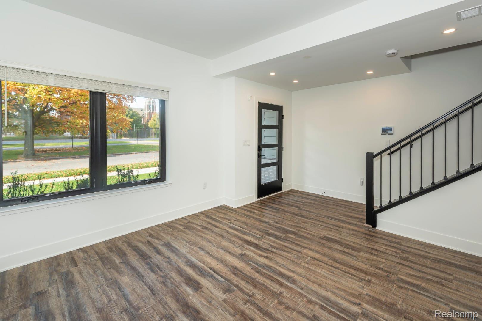 DetroitCity_Wayne, Michigan 48206, United States, 2 Bedrooms Bedrooms, ,3 BathroomsBathrooms,Residential,Pending,103785