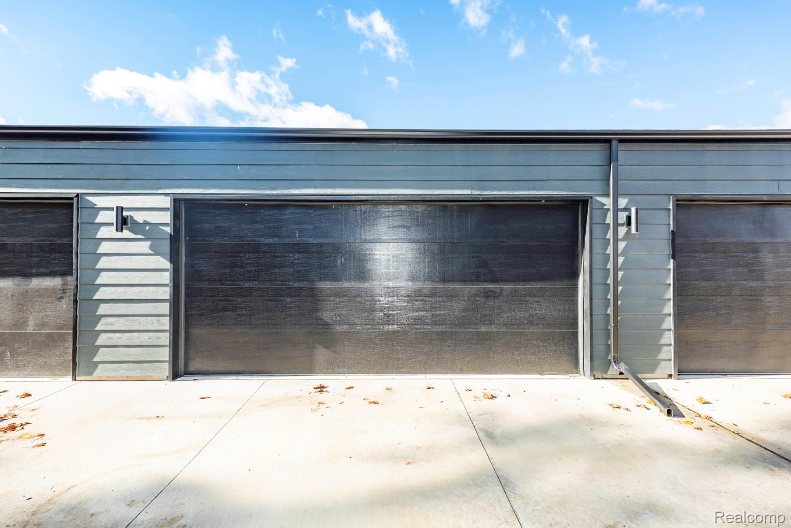 DetroitCity_Wayne, Michigan 48206, United States, 2 Bedrooms Bedrooms, ,3 BathroomsBathrooms,Residential,Pending,103785