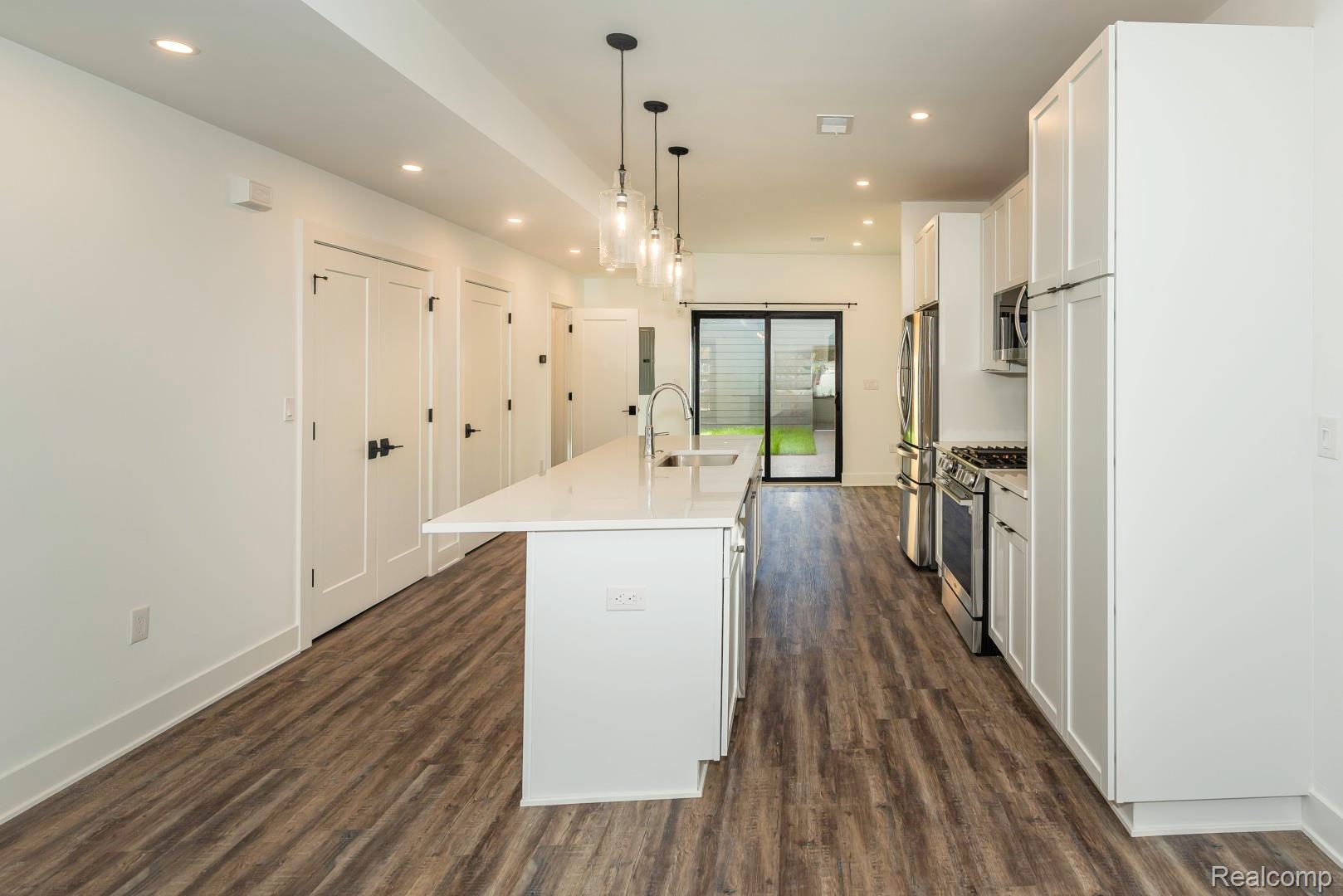 DetroitCity_Wayne, Michigan 48206, United States, 2 Bedrooms Bedrooms, ,3 BathroomsBathrooms,Residential,Pending,103785