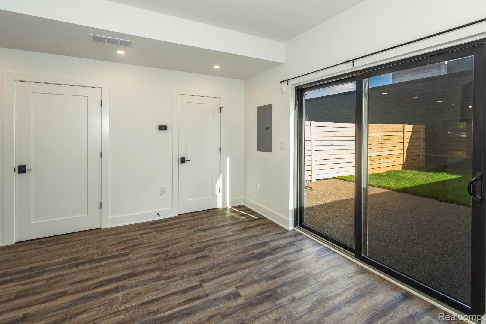 DetroitCity_Wayne, Michigan 48206, United States, 2 Bedrooms Bedrooms, ,3 BathroomsBathrooms,Residential,Pending,103785