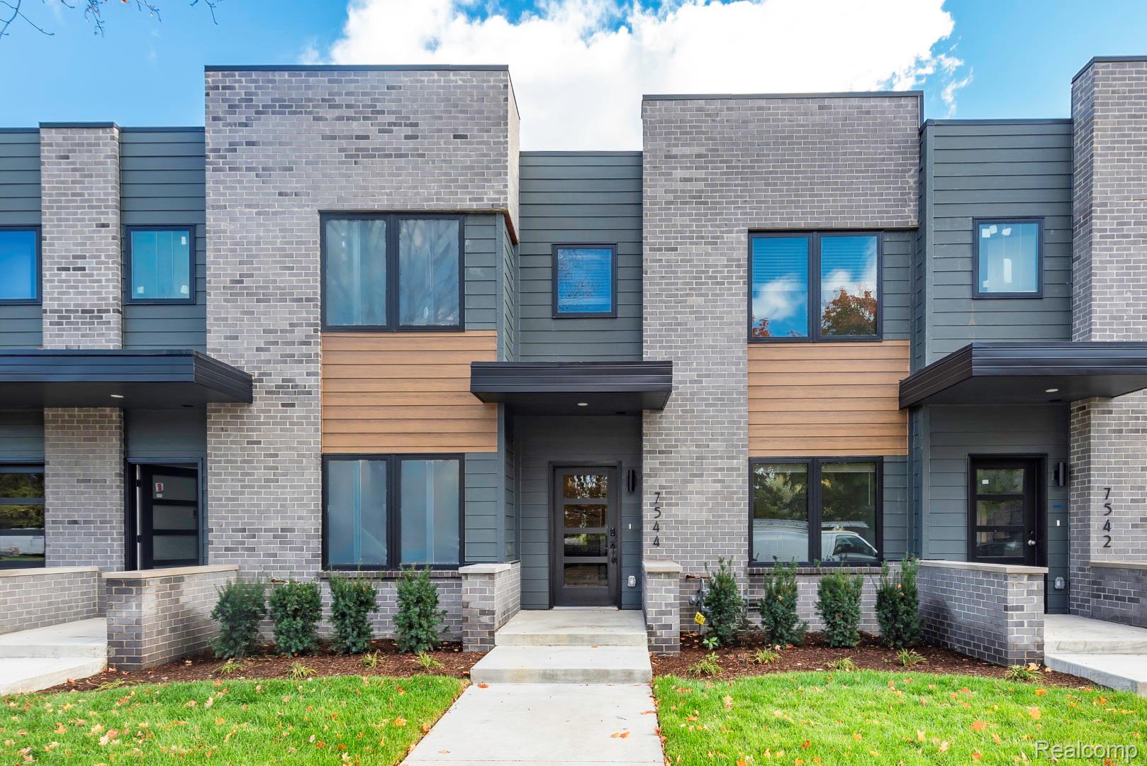 DetroitCity_Wayne, Michigan 48206, United States, 2 Bedrooms Bedrooms, ,3 BathroomsBathrooms,Residential,Pending,103785