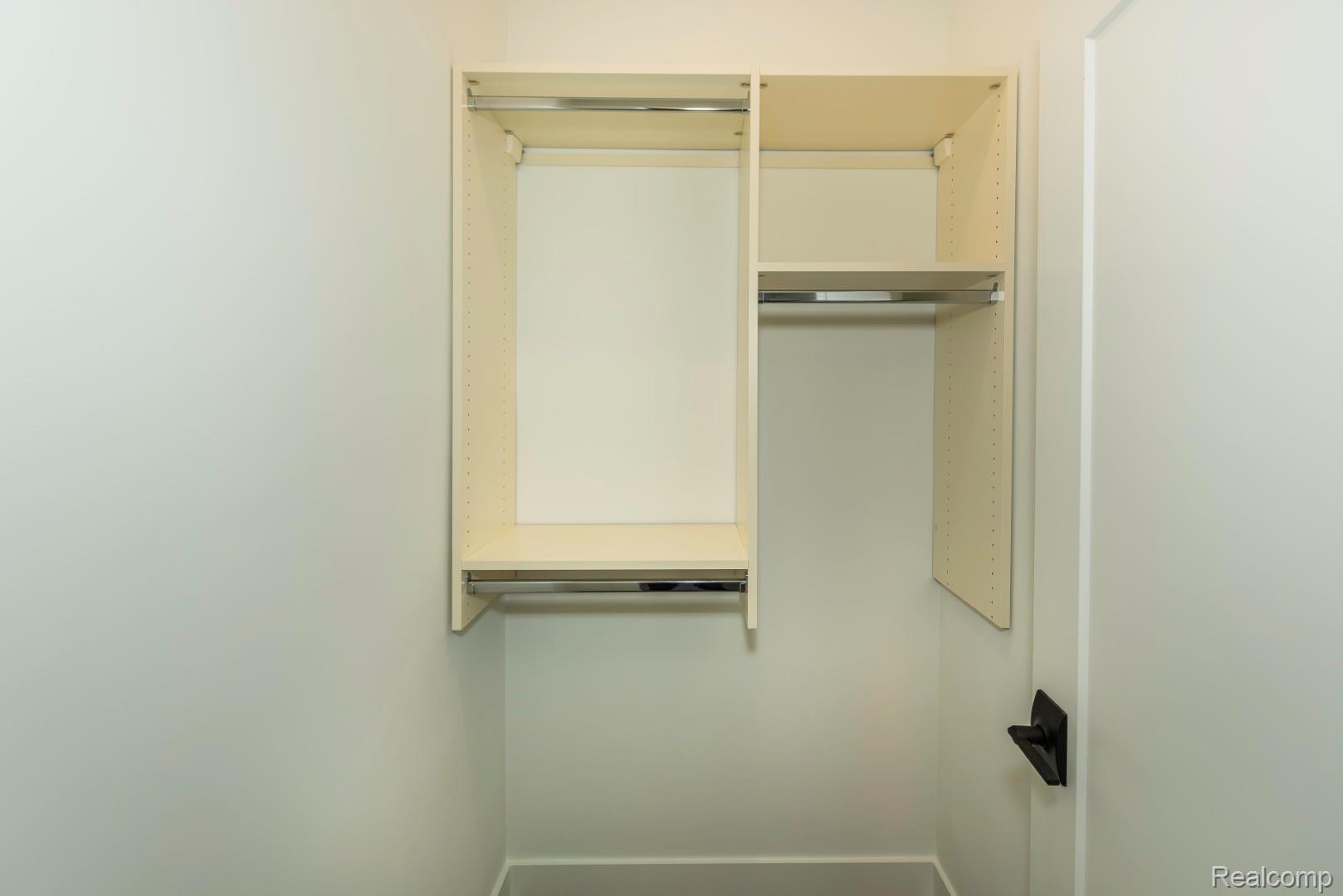 DetroitCity_Wayne, Michigan 48206, United States, 2 Bedrooms Bedrooms, ,3 BathroomsBathrooms,Residential,Pending,103785