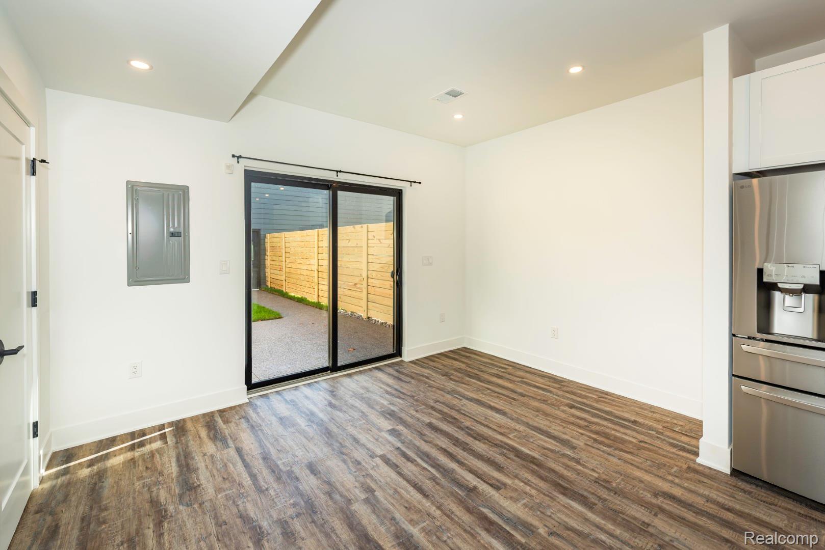 DetroitCity_Wayne, Michigan 48206, United States, 2 Bedrooms Bedrooms, ,3 BathroomsBathrooms,Residential,Pending,103785