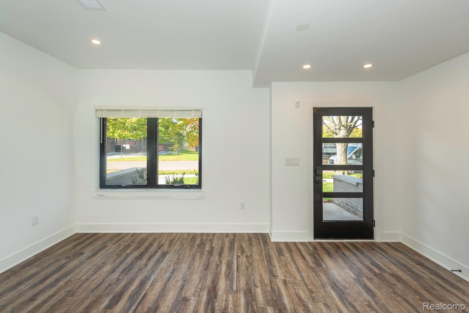 DetroitCity_Wayne, Michigan 48206, United States, 2 Bedrooms Bedrooms, ,3 BathroomsBathrooms,Residential,Pending,103785