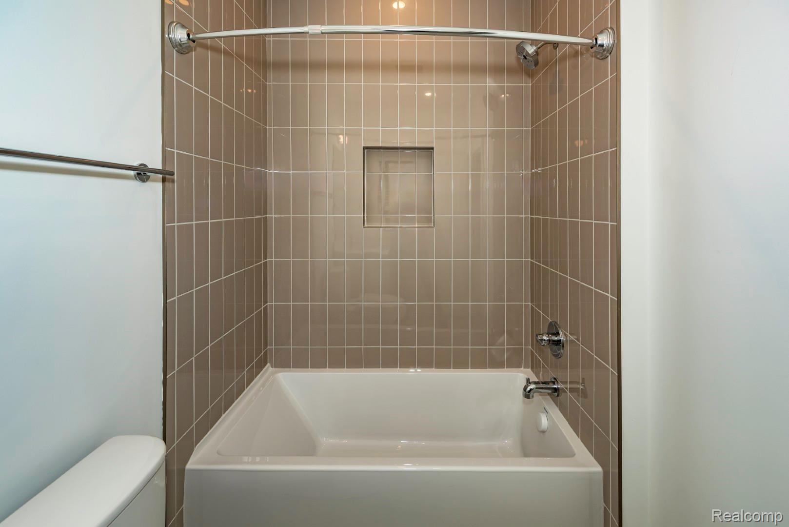 DetroitCity_Wayne, Michigan 48206, United States, 2 Bedrooms Bedrooms, ,3 BathroomsBathrooms,Residential,Pending,103785