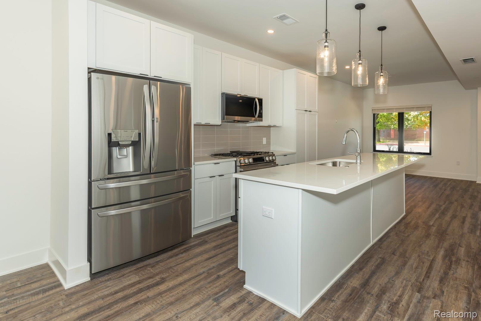 DetroitCity_Wayne, Michigan 48206, United States, 2 Bedrooms Bedrooms, ,3 BathroomsBathrooms,Residential,Pending,103785