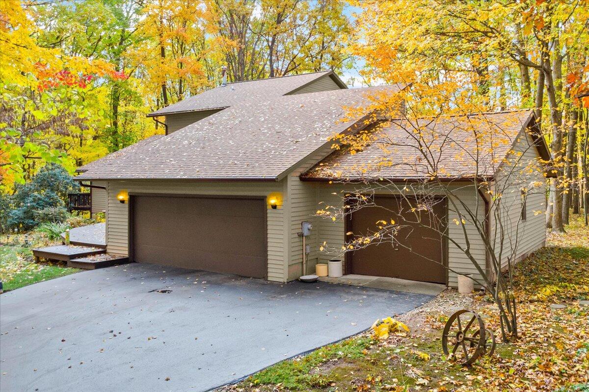 6030 Champagne Court SE