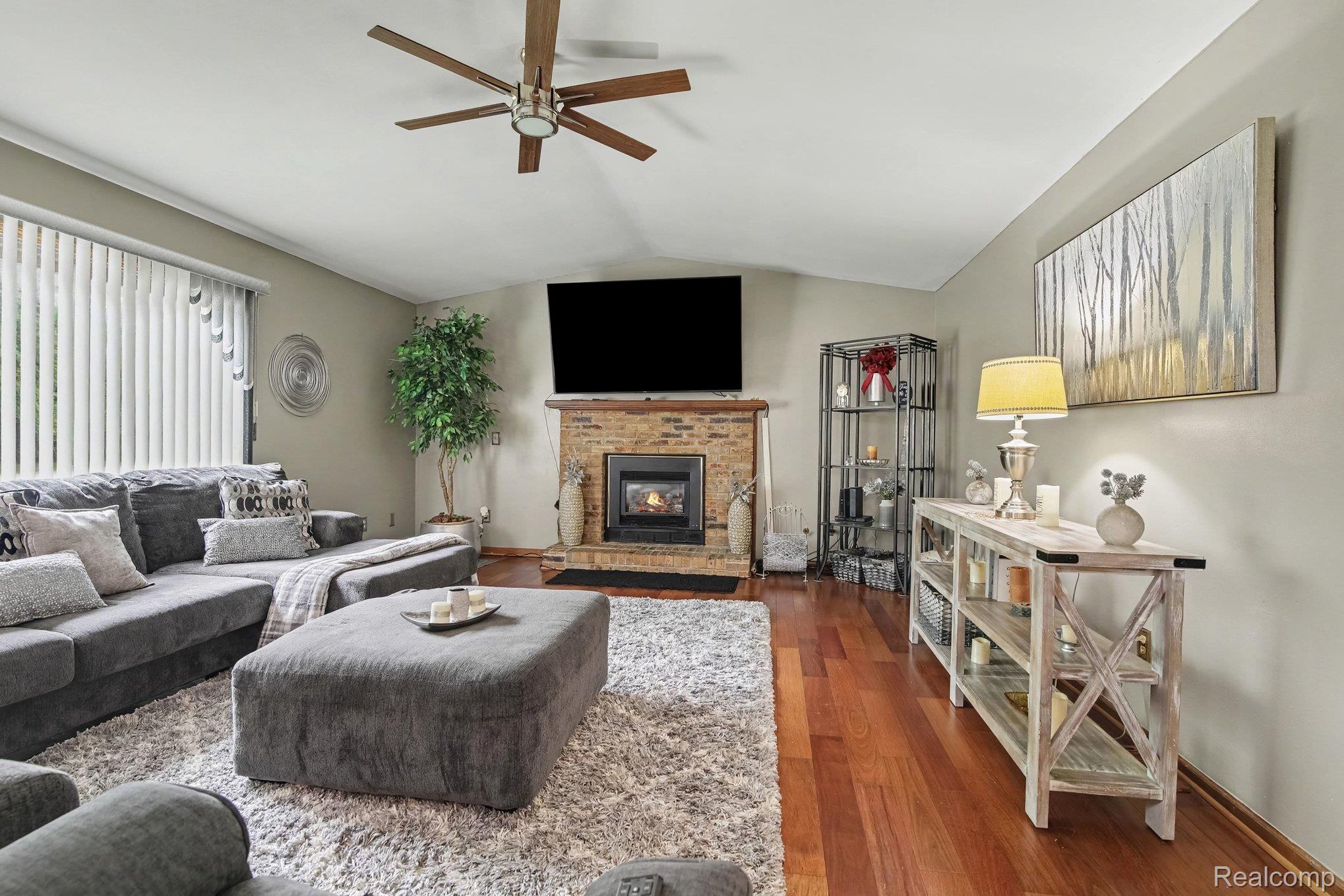 6323 Robison Lane E