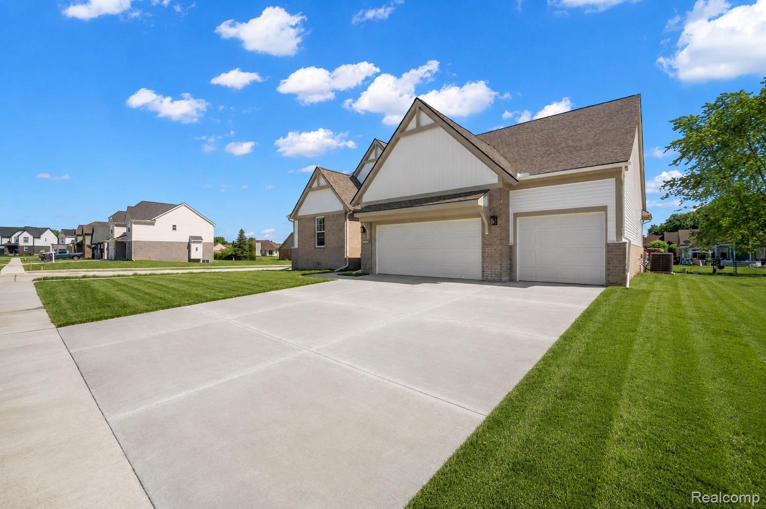 28324 Nadia Lane
