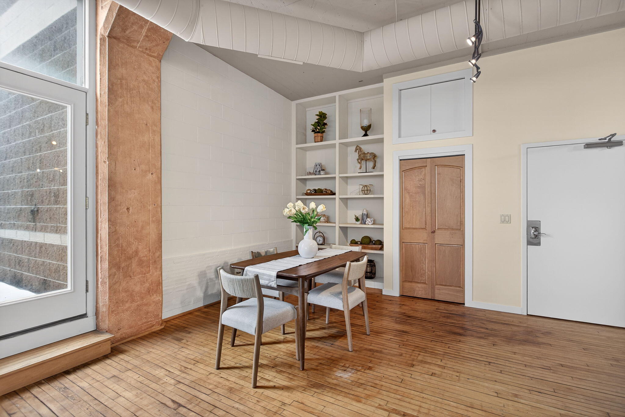 109 W Washington Avenue