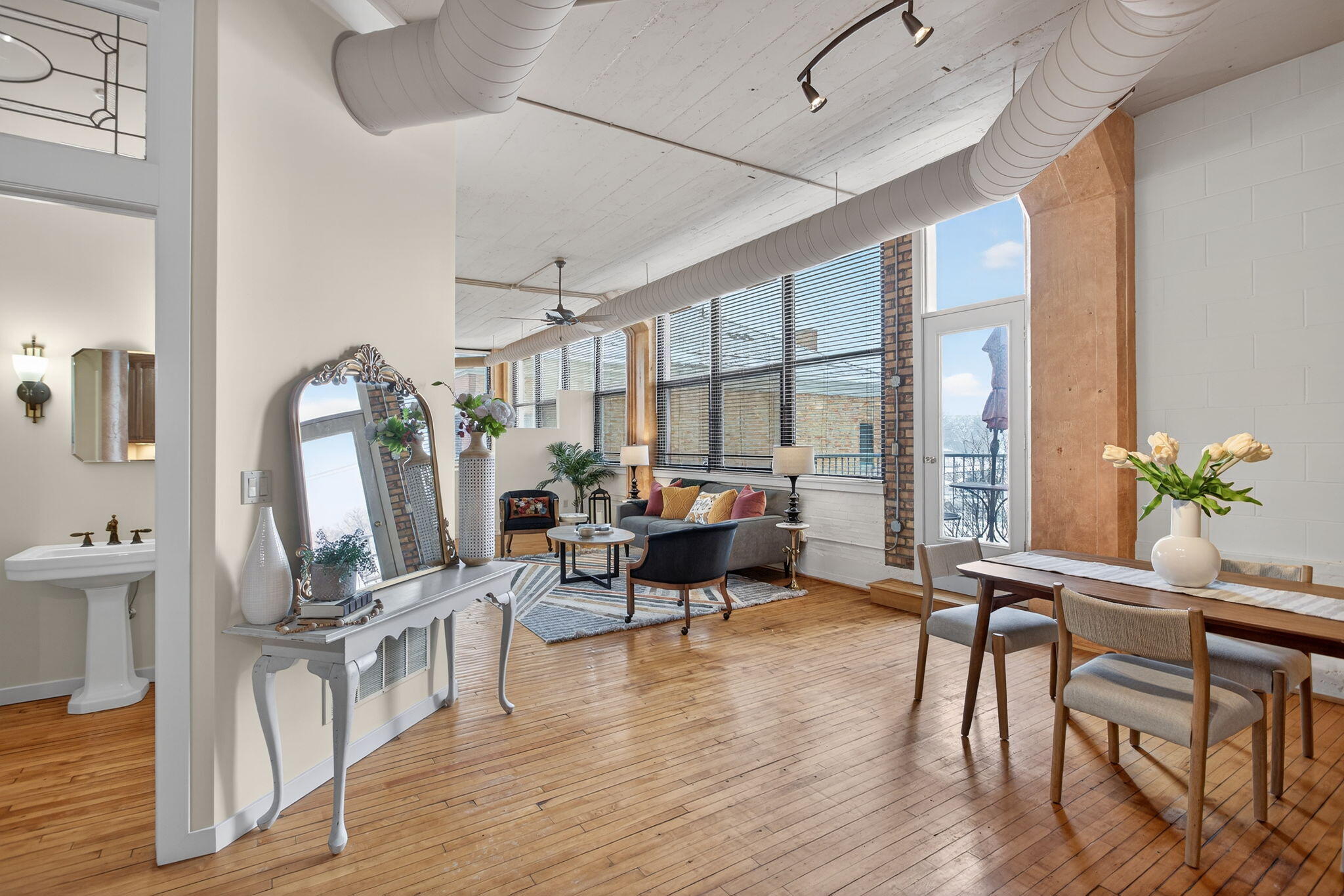 109 W Washington Avenue