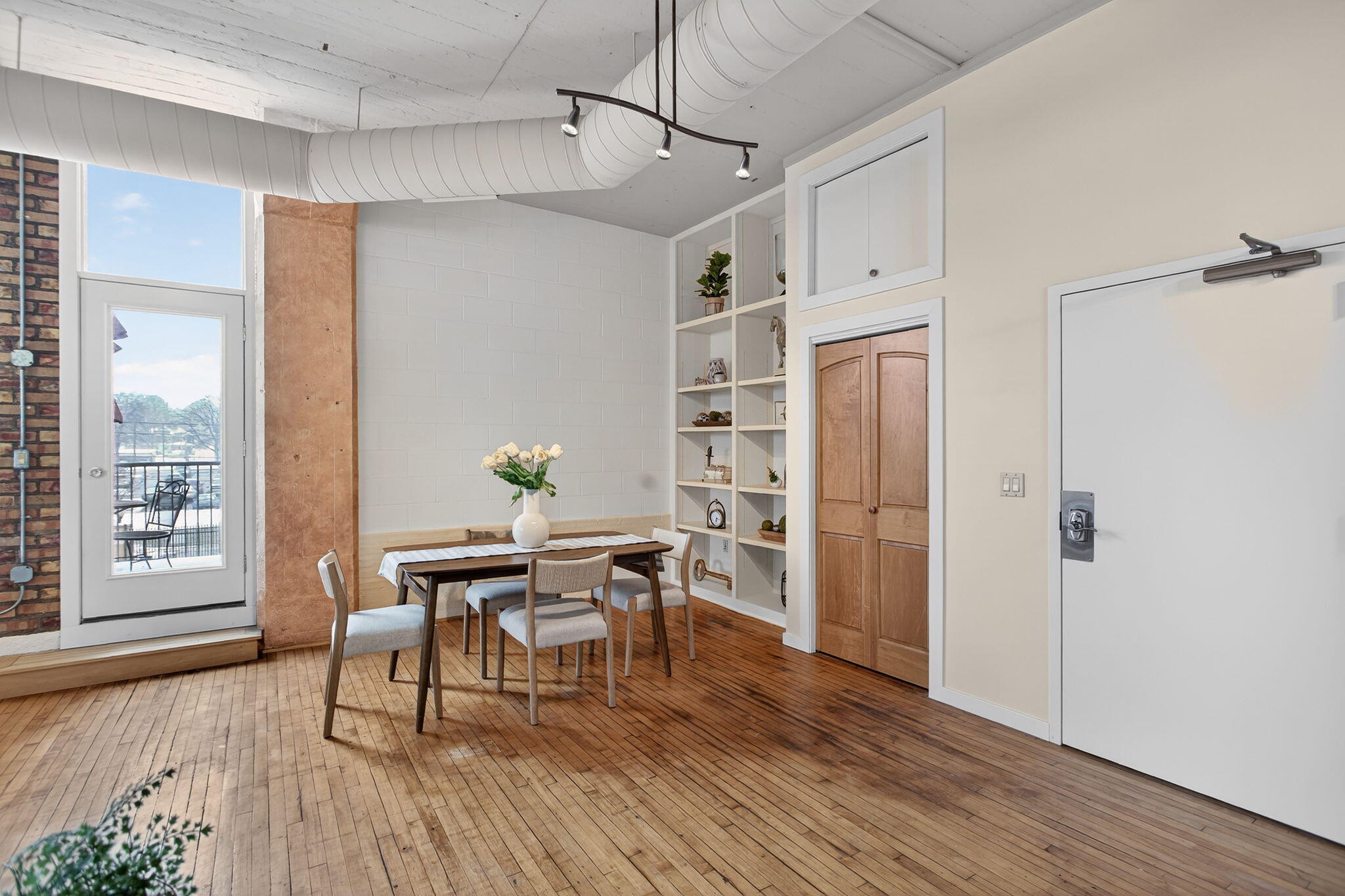 109 W Washington Avenue