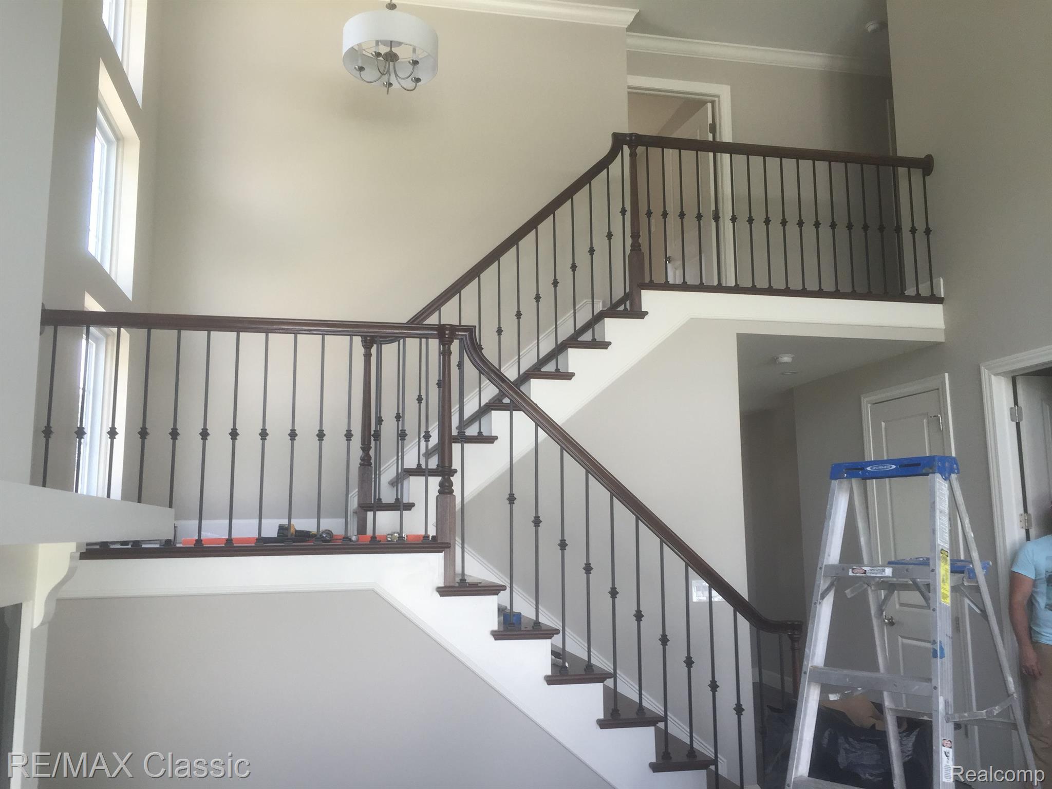 5018 NORTHLAWN (Colonial) Drive