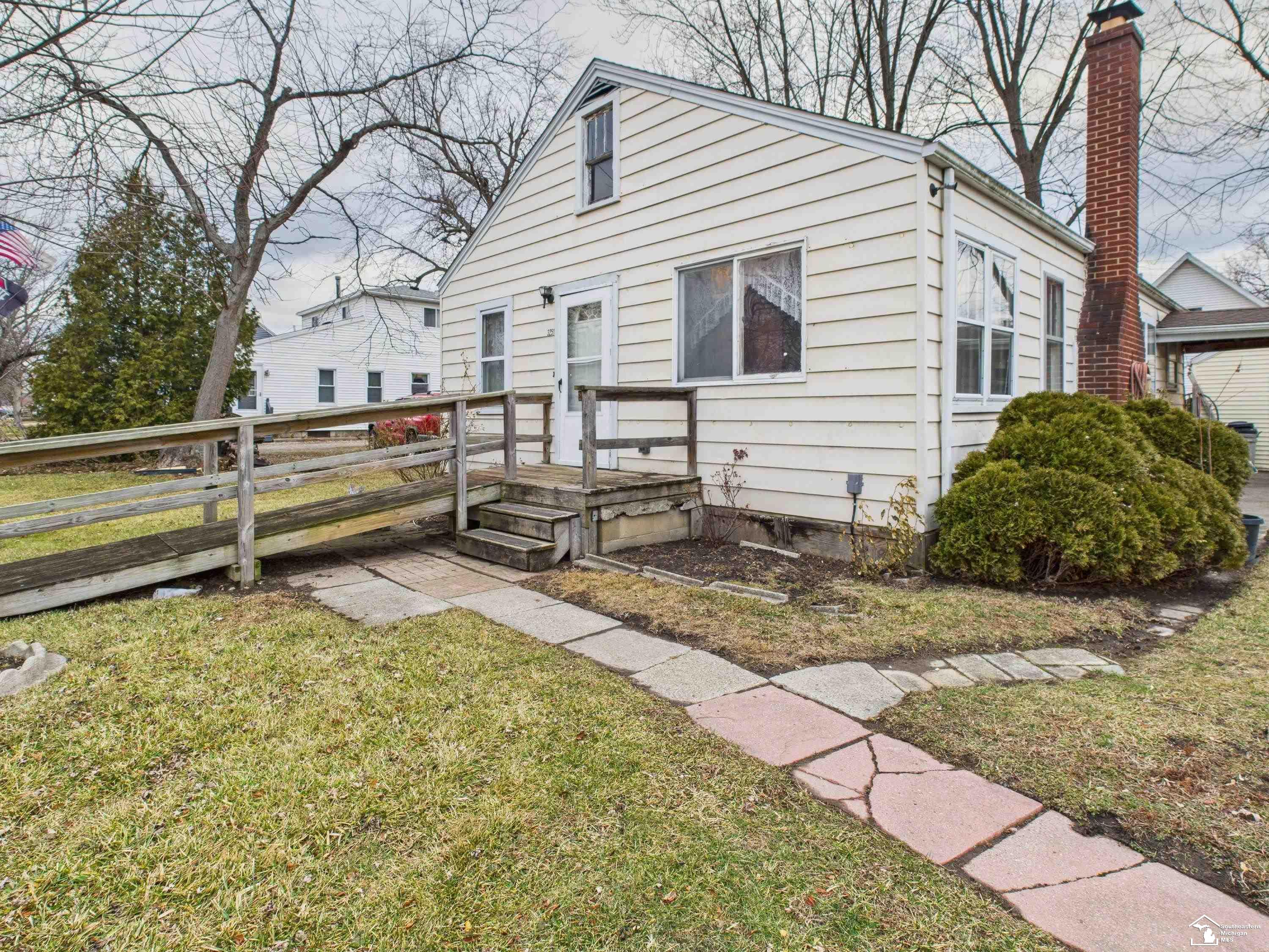 3251 Maplewood Street