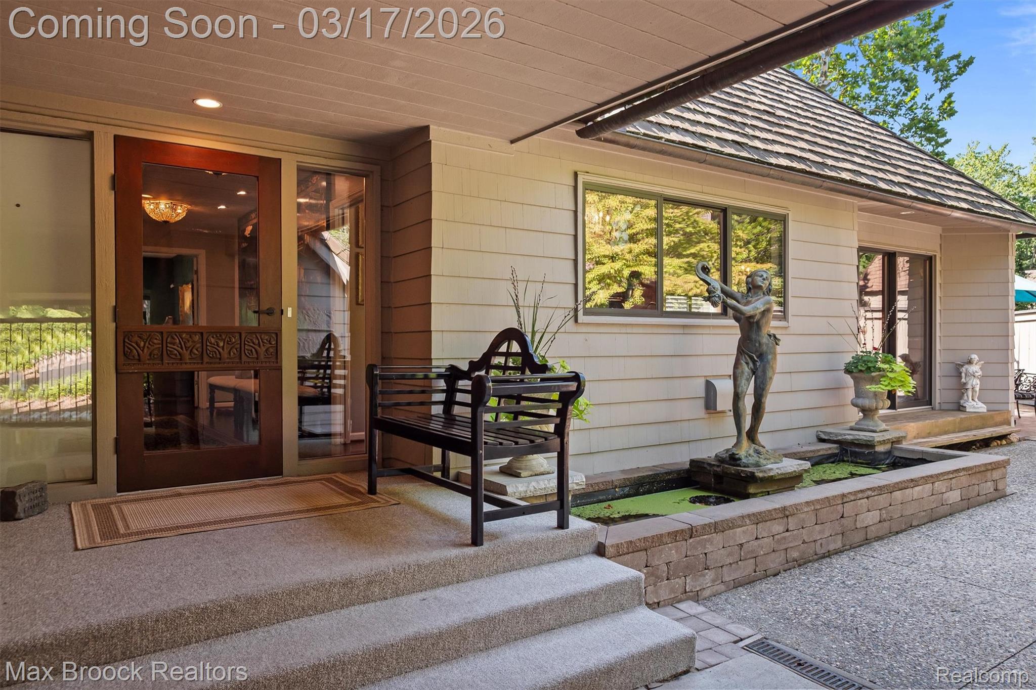 969 Bloomfield Woods