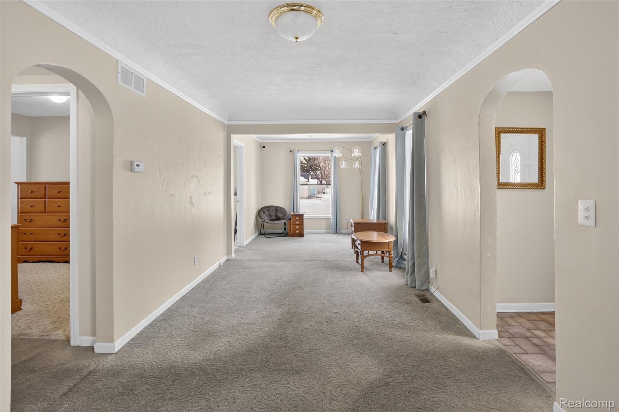 1041 E Schumacher Avenue